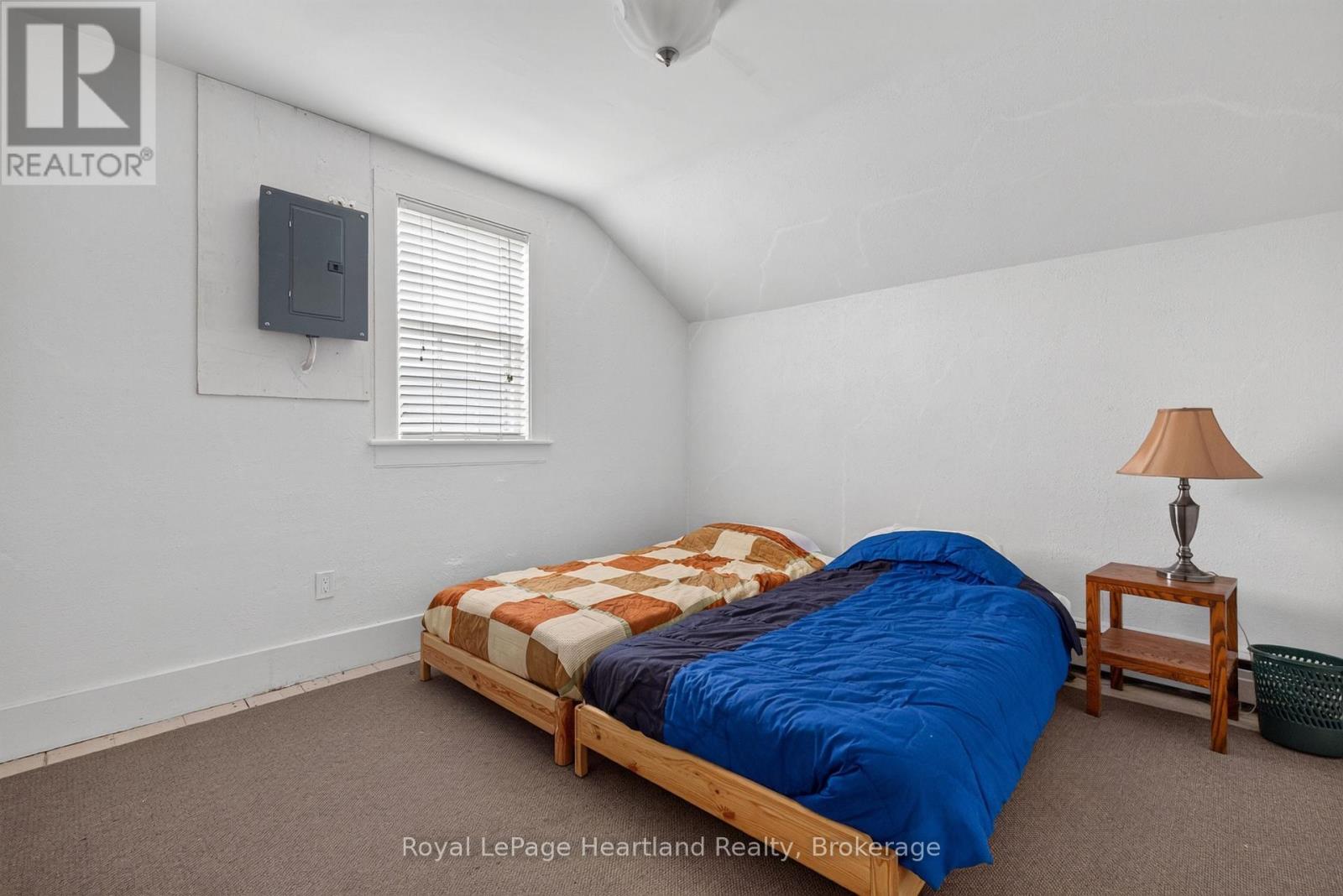 18 Nelson Street E Property Photo 24