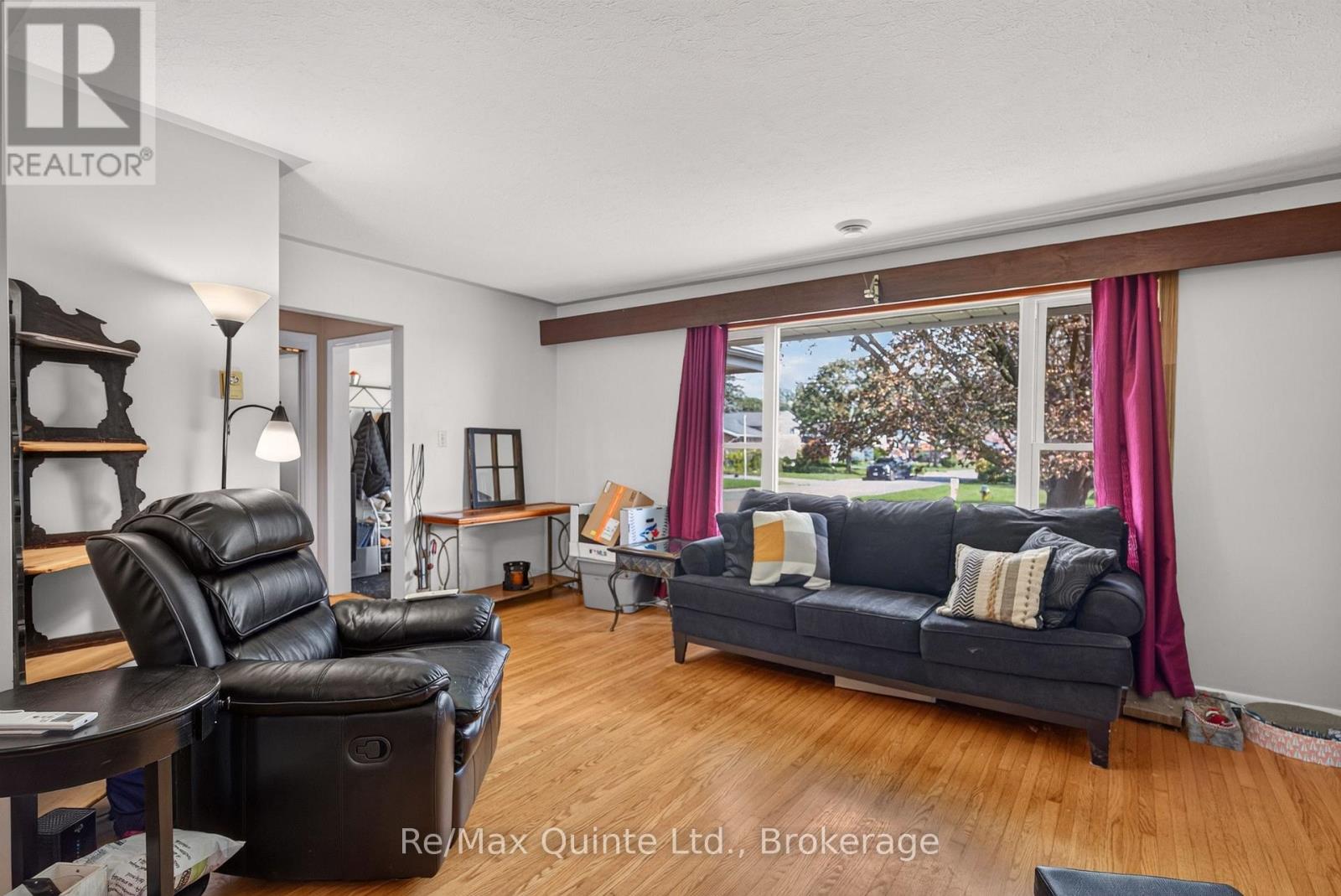 8 Plaza Square Property Photo 6