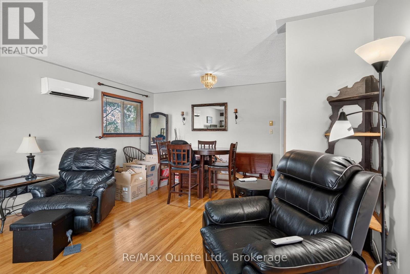 8 Plaza Square Property Photo 7