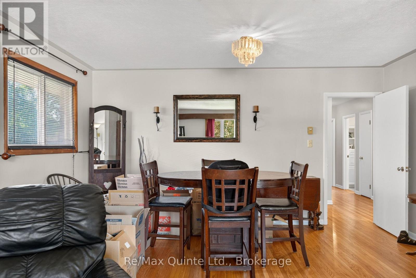 8 Plaza Square Property Photo 8