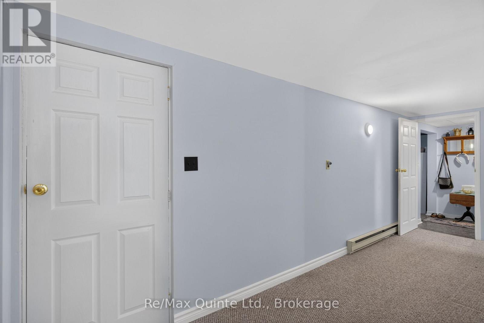 8 Plaza Square Property Photo 16