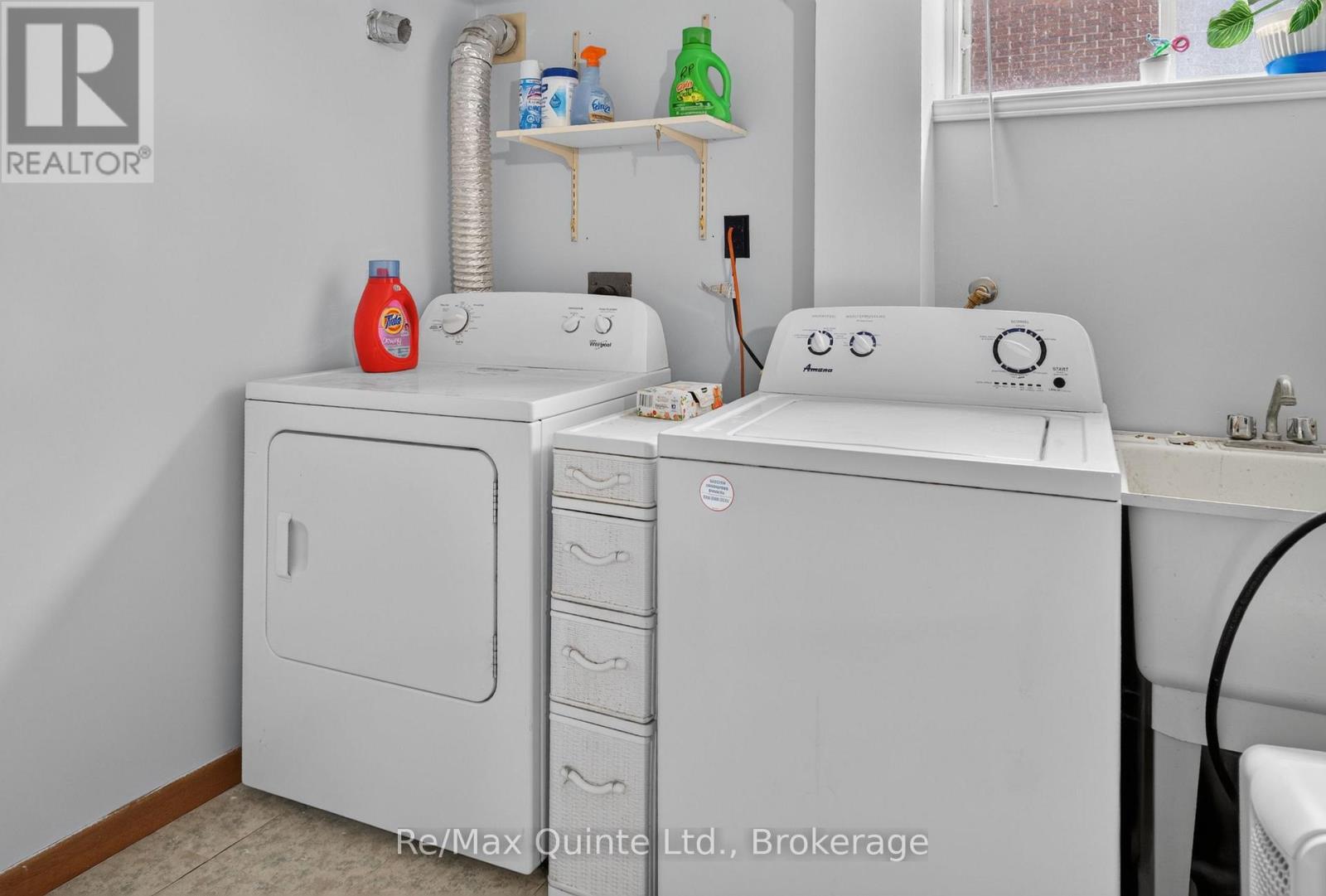 8 Plaza Square Property Photo 18