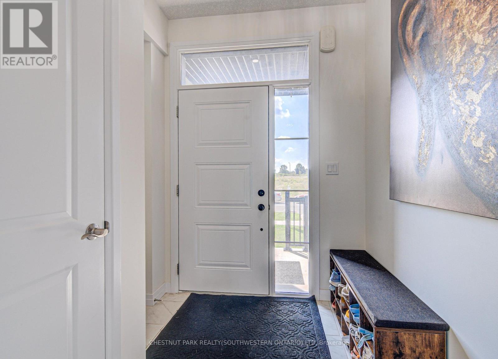 9 Queensbrook Crescent Property Photo 3