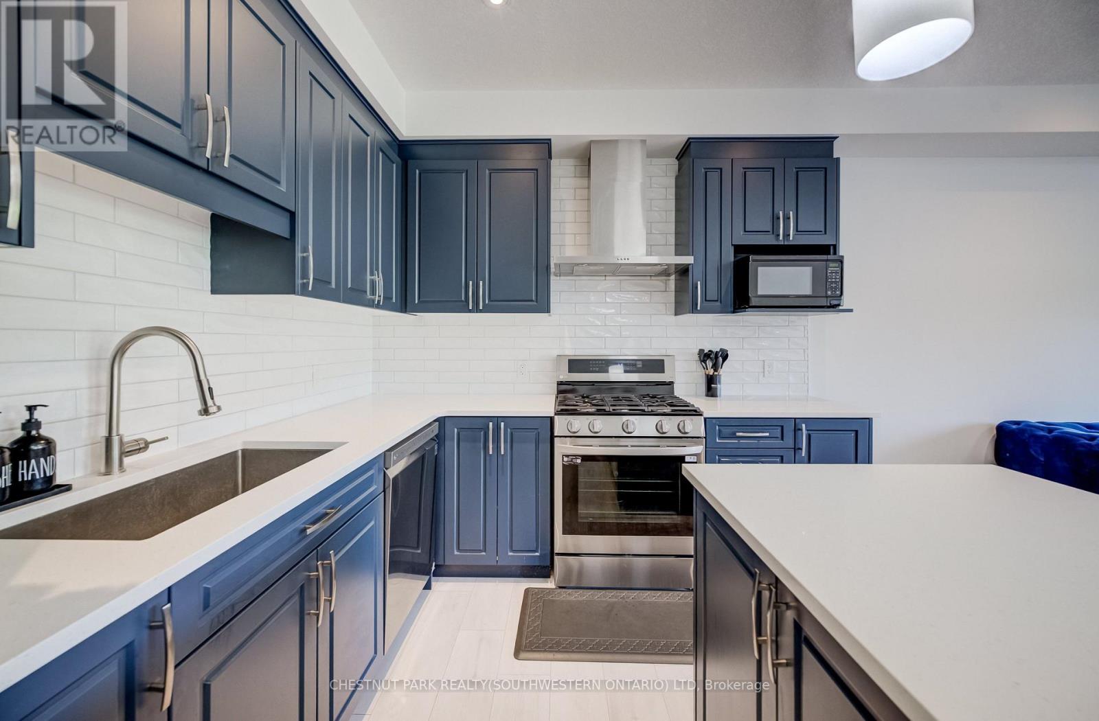 9 Queensbrook Crescent Property Photo 6