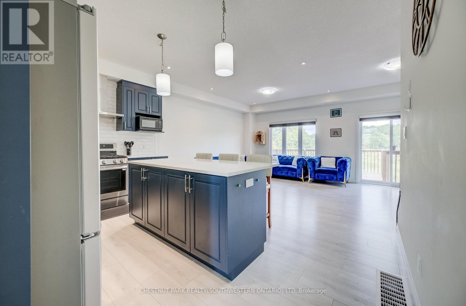 9 Queensbrook Crescent Property Photo 7