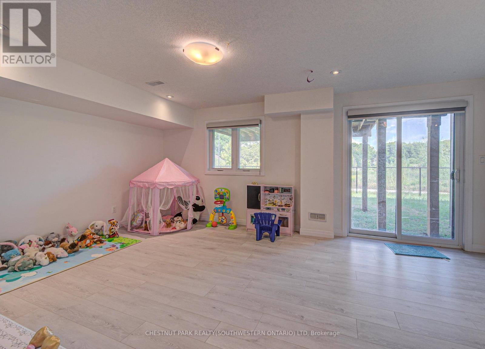 9 Queensbrook Crescent Property Photo 19