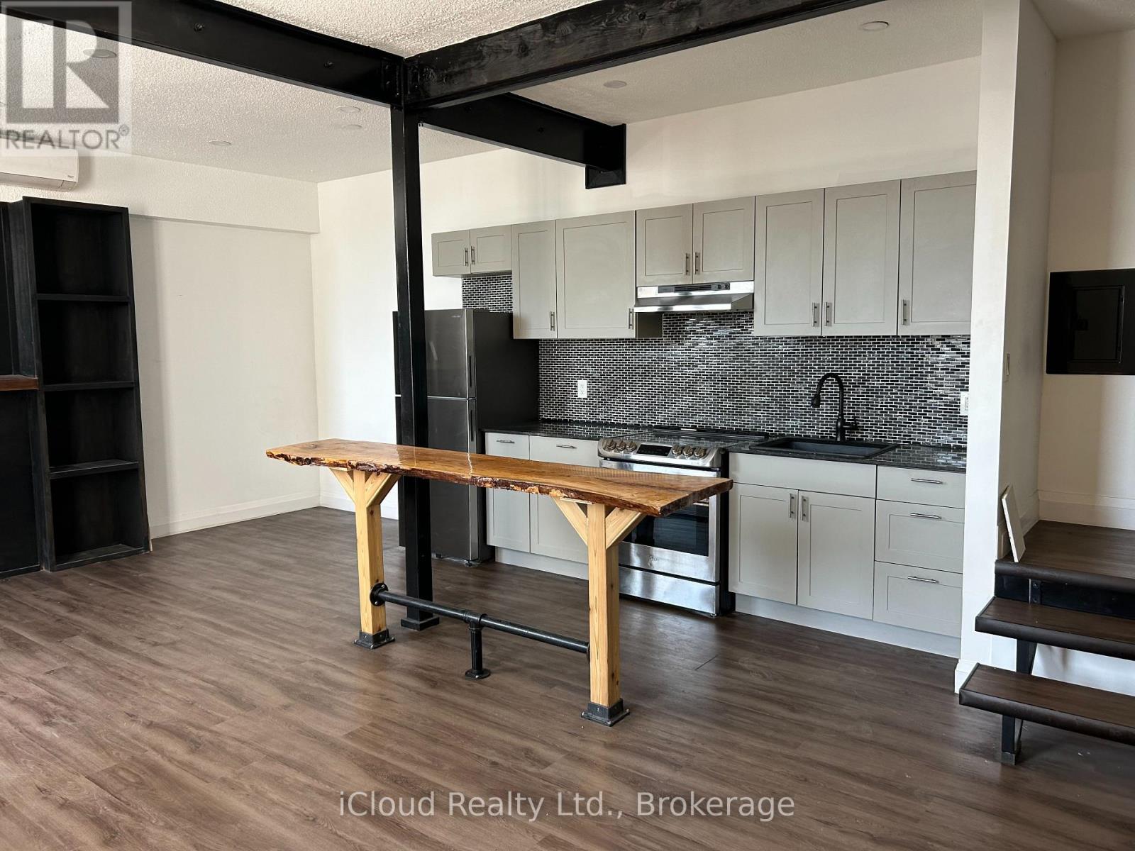 12 - 7 FOUNDRY STREET Property Photo 1