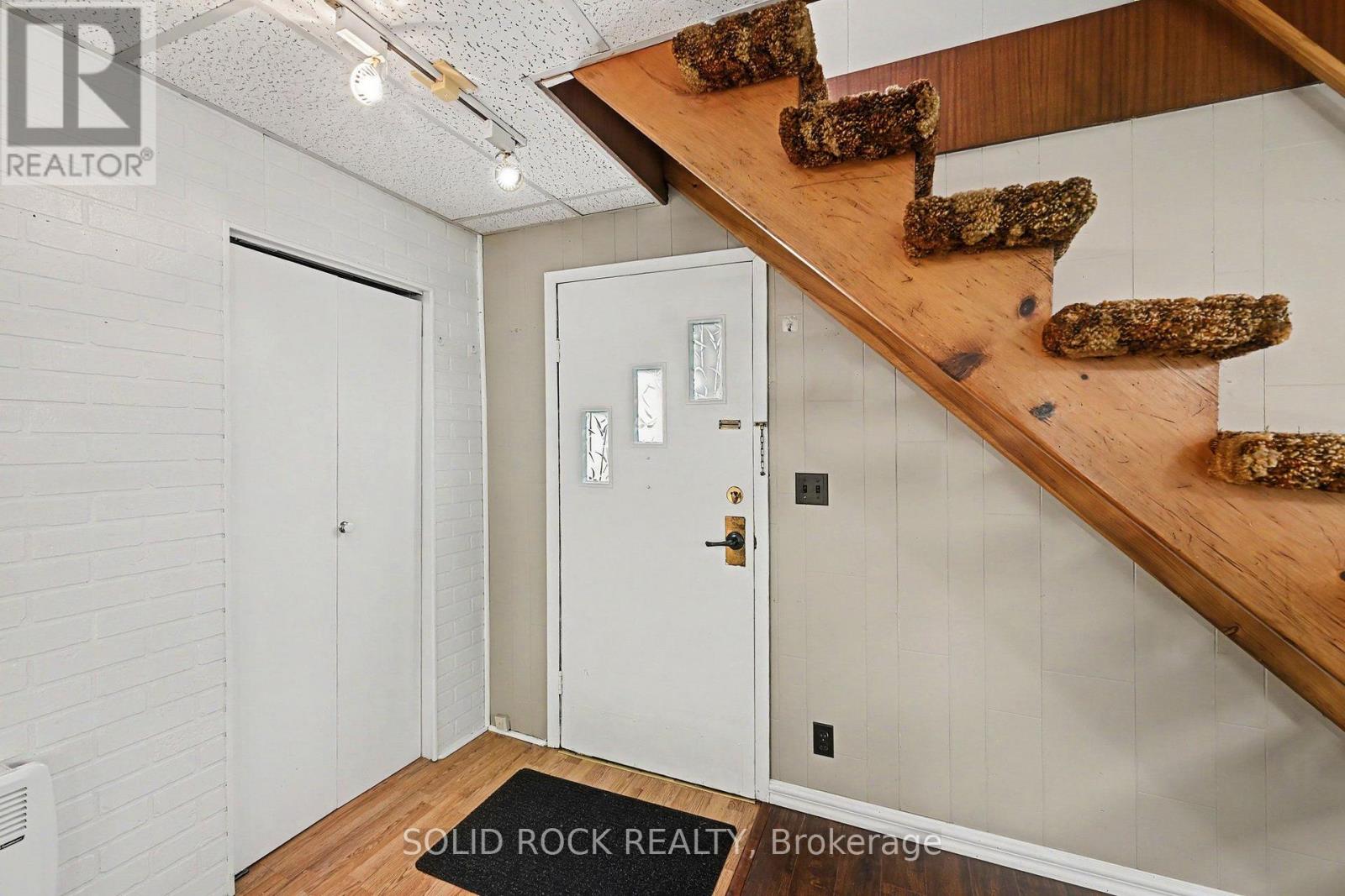 85 Renfrew Avenue W Property Photo 8