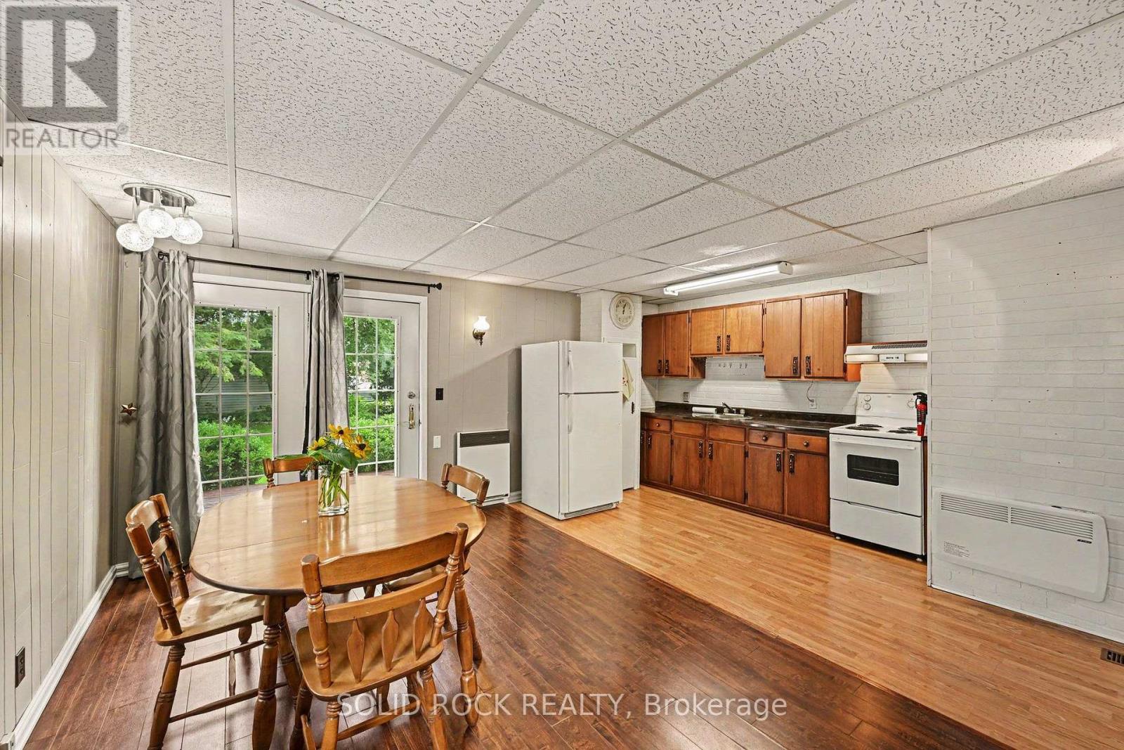 85 Renfrew Avenue W Property Photo 10