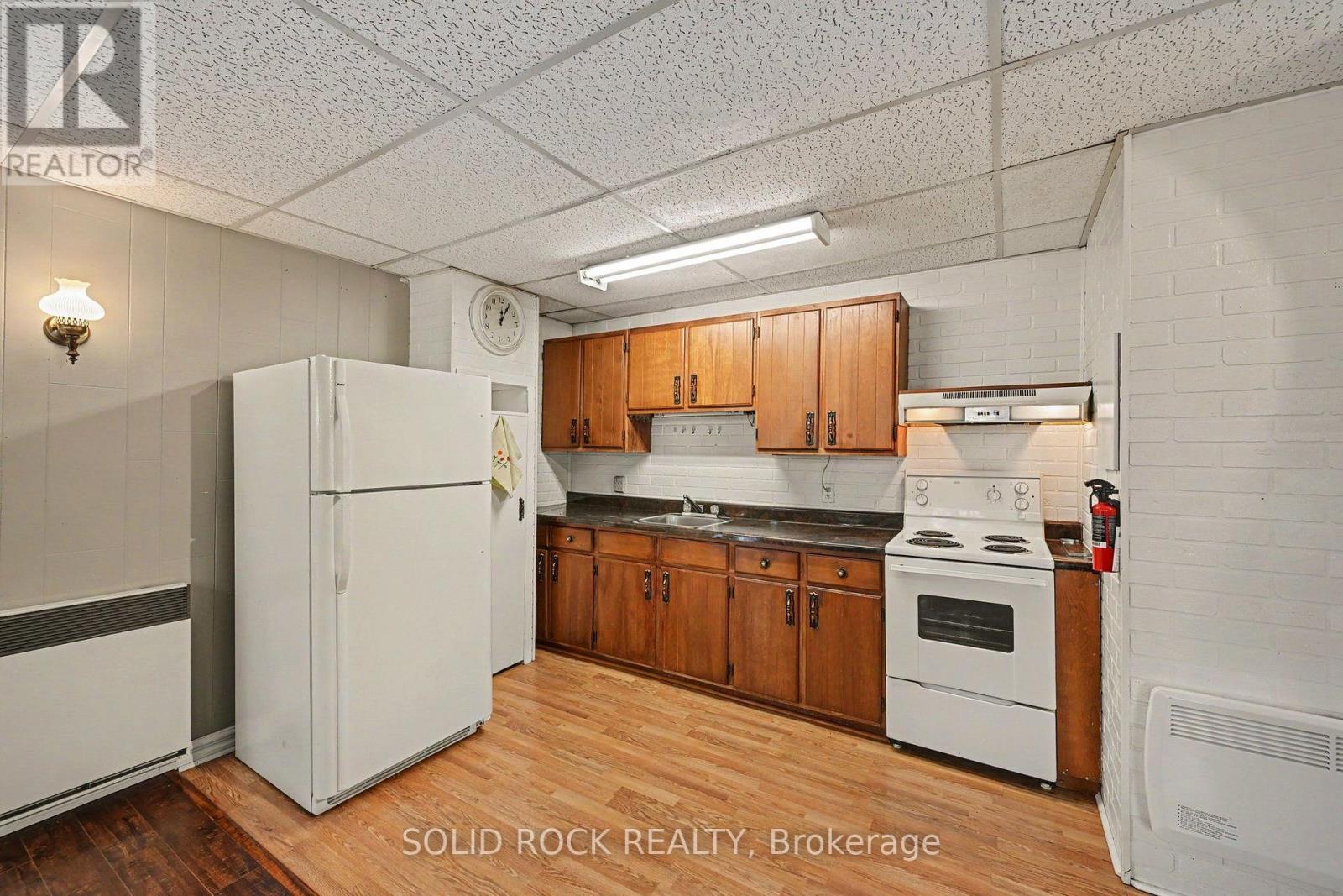 85 Renfrew Avenue W Property Photo 11