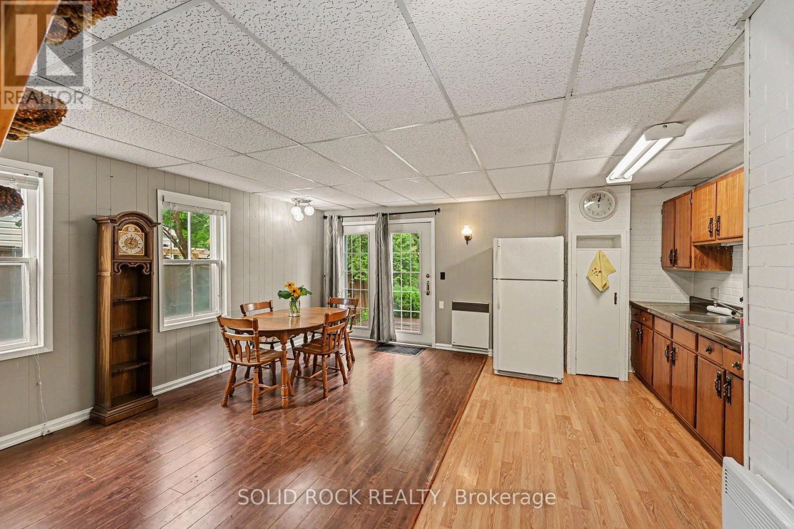 85 Renfrew Avenue W Property Photo 12