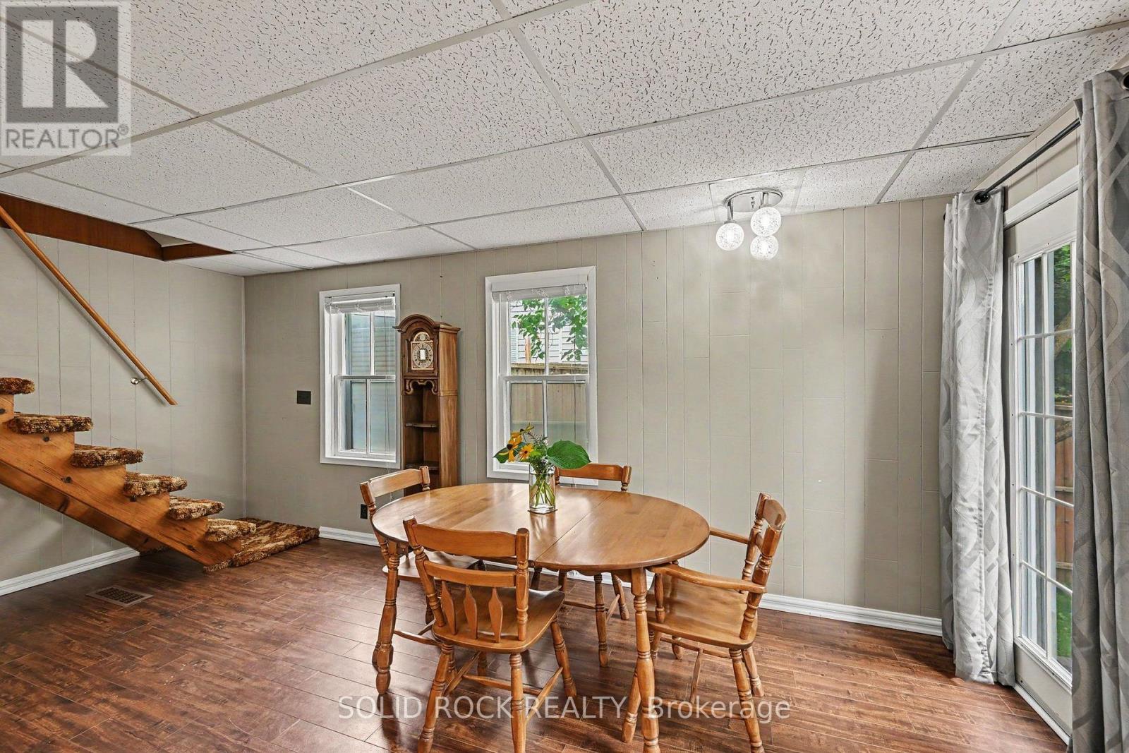 85 Renfrew Avenue W Property Photo 13