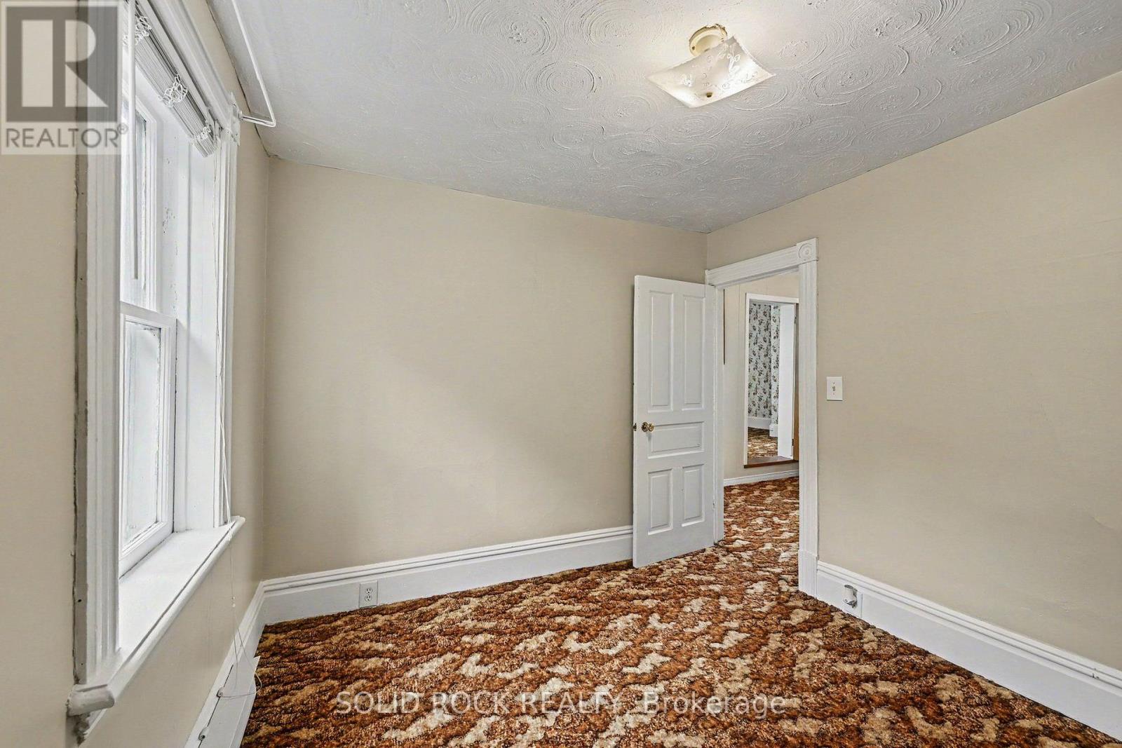 85 Renfrew Avenue W Property Photo 14