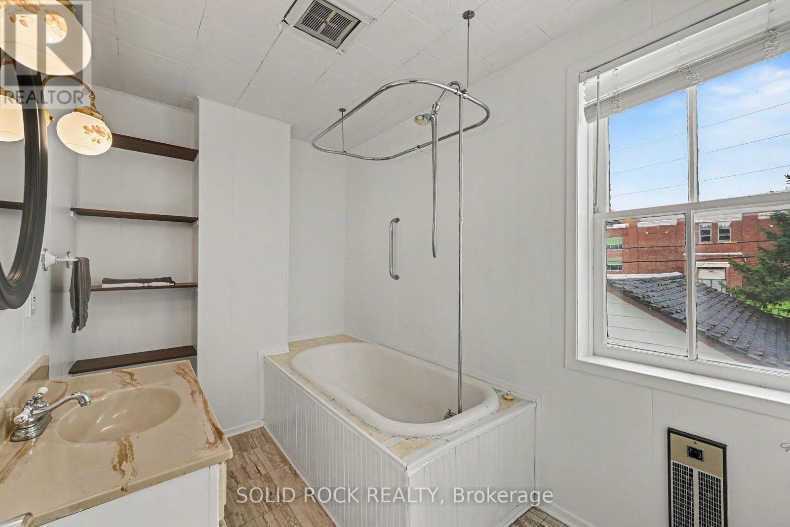 85 Renfrew Avenue W Property Photo 16