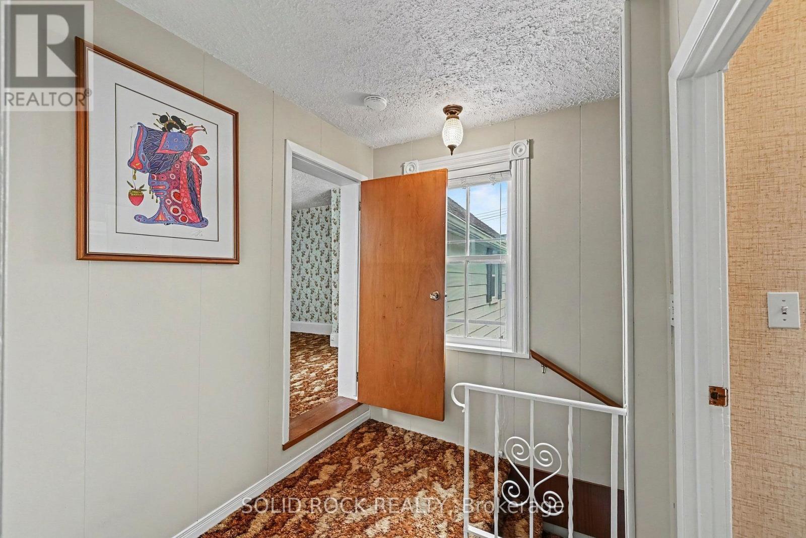 85 Renfrew Avenue W Property Photo 17