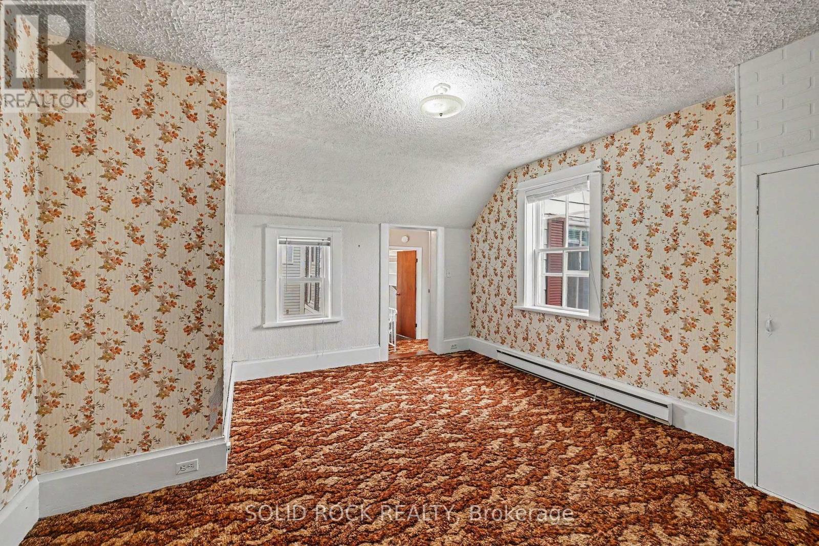 85 Renfrew Avenue W Property Photo 18