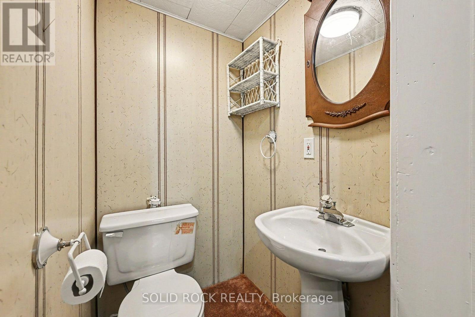 85 Renfrew Avenue W Property Photo 24