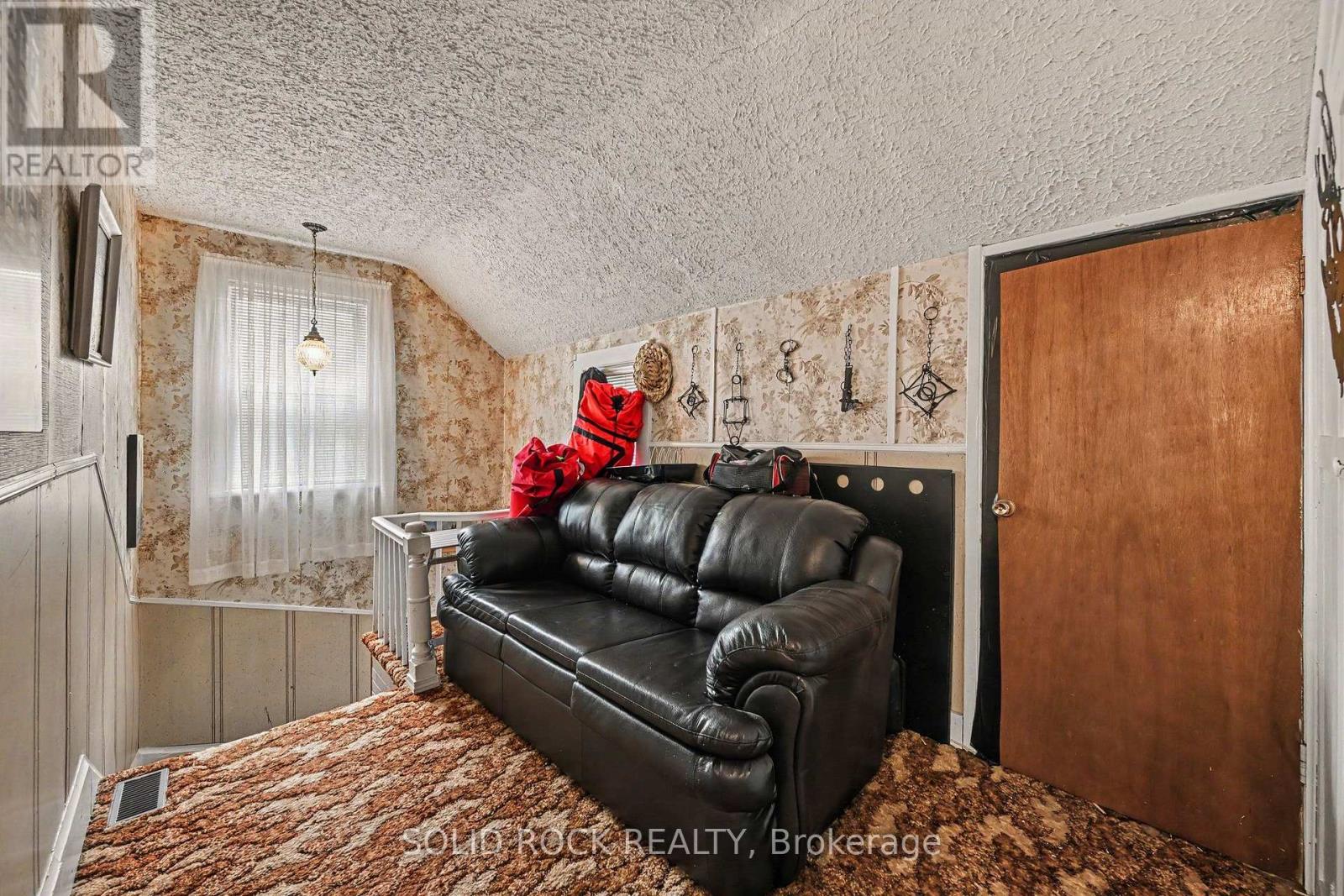 85 Renfrew Avenue W Property Photo 33