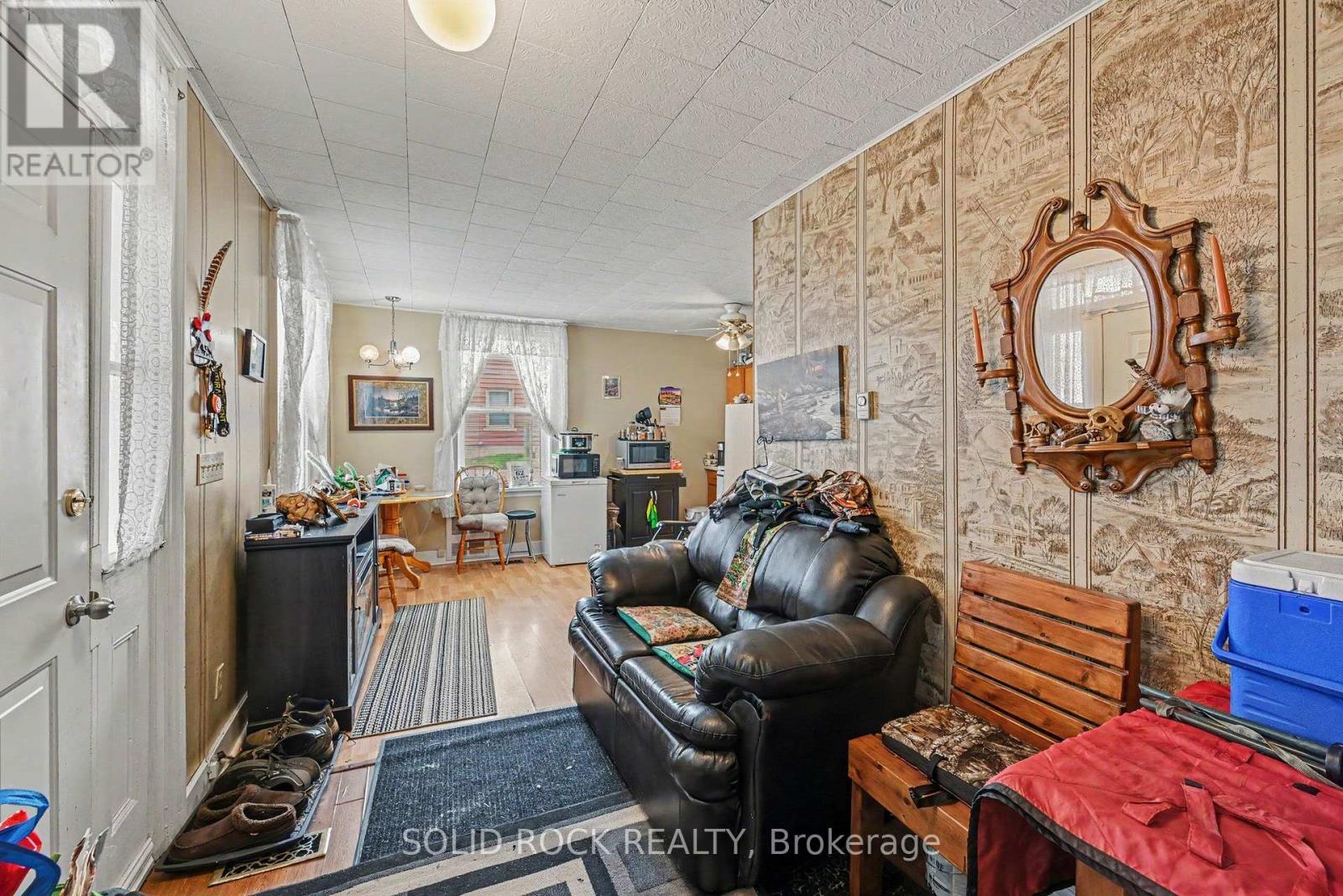 85 Renfrew Avenue W Property Photo 34