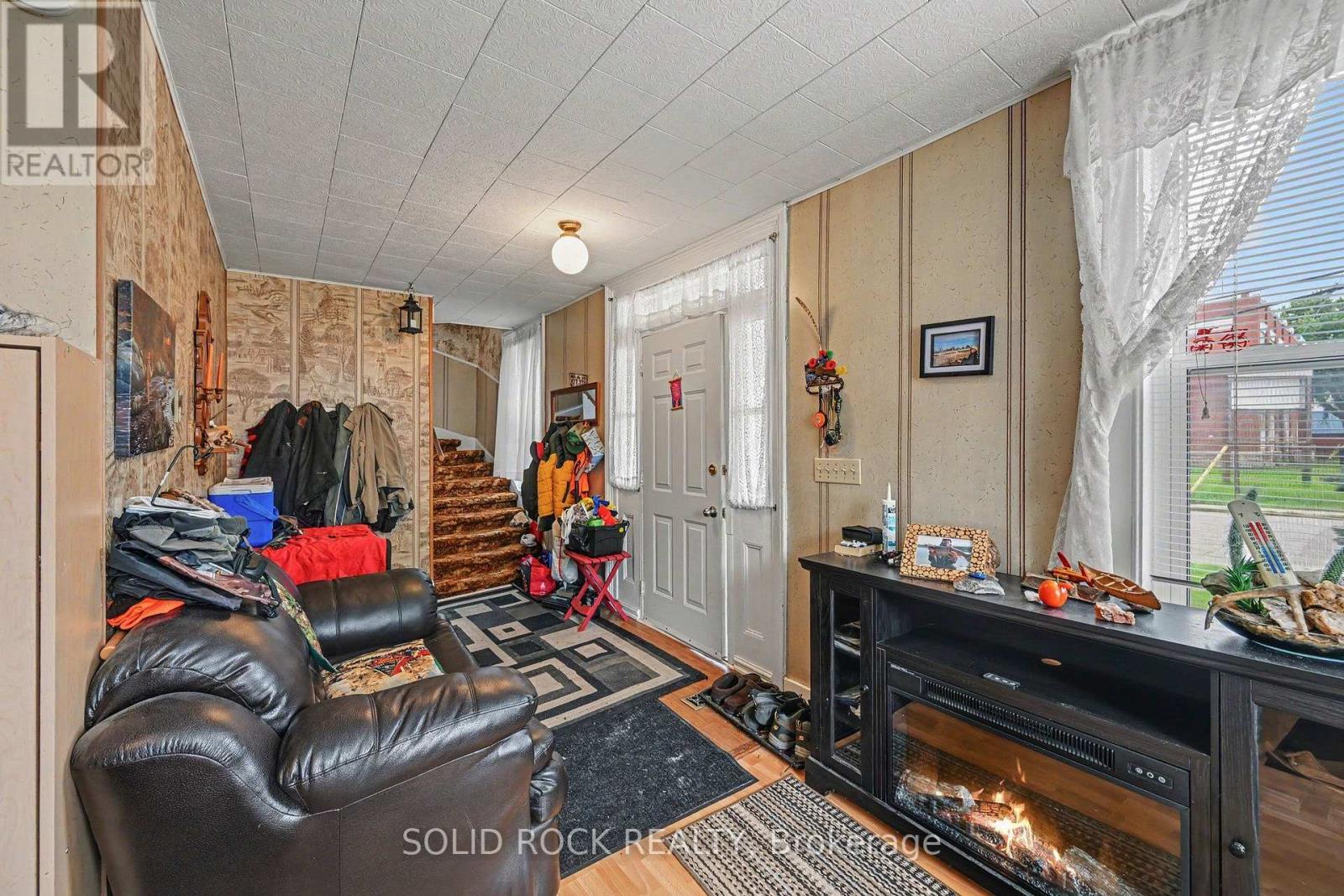 85 Renfrew Avenue W Property Photo 35