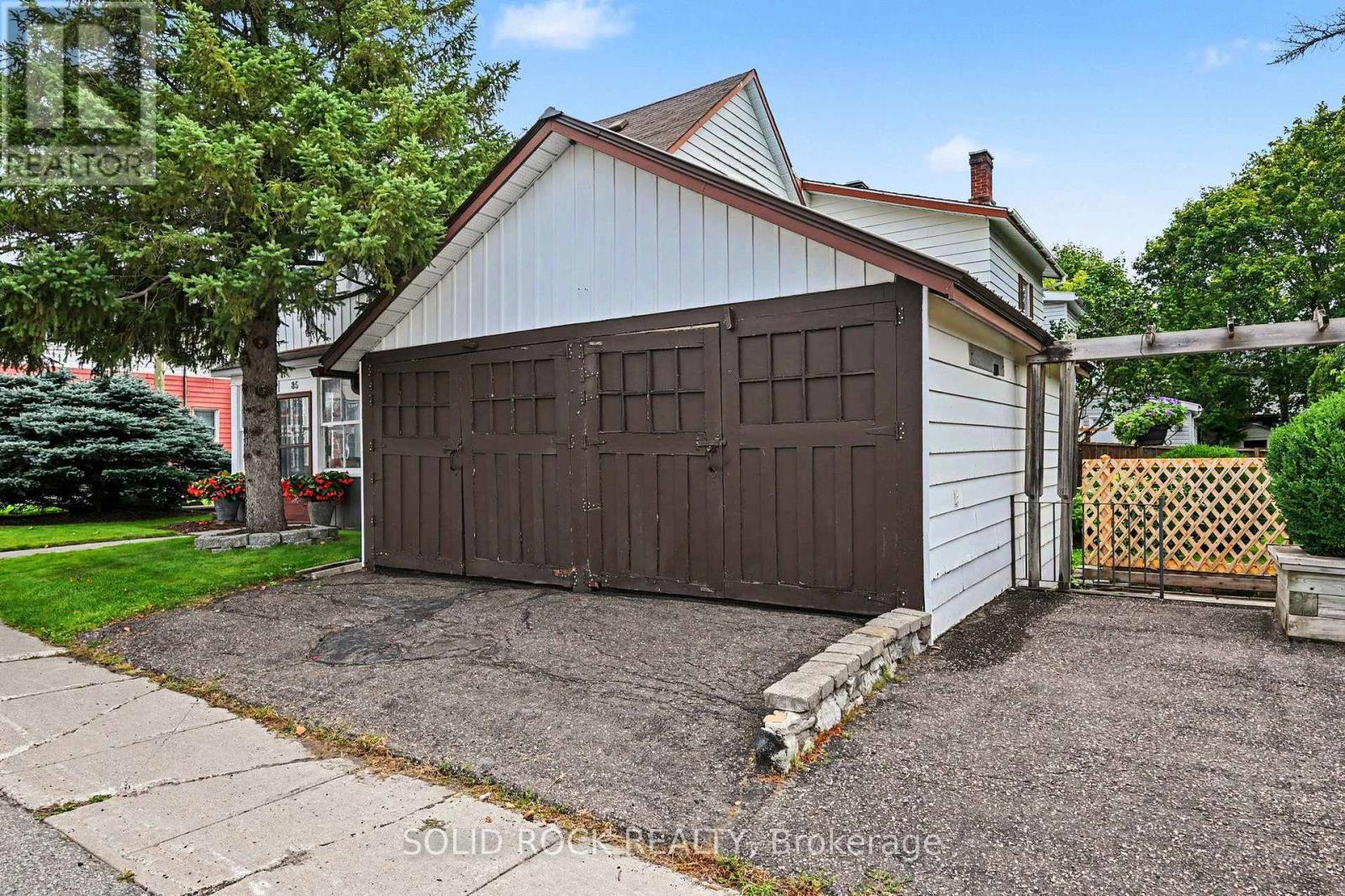85 Renfrew Avenue W Property Photo 36