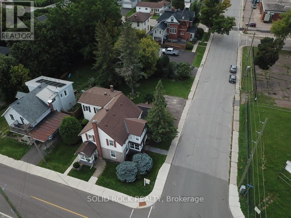 85 Renfrew Avenue W Property Photo 42