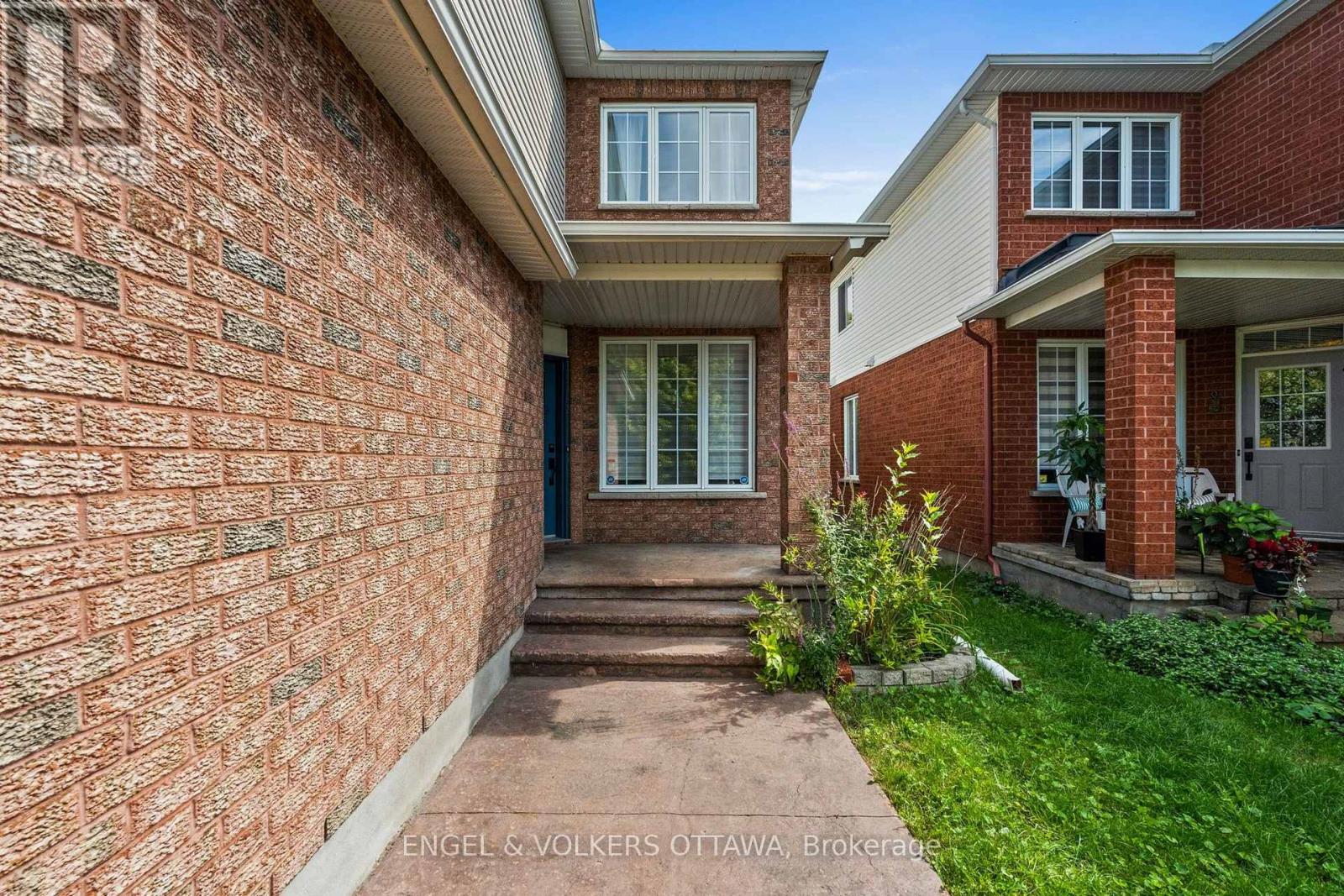 1121 Rocky Harbour Crescent Property Photo 3