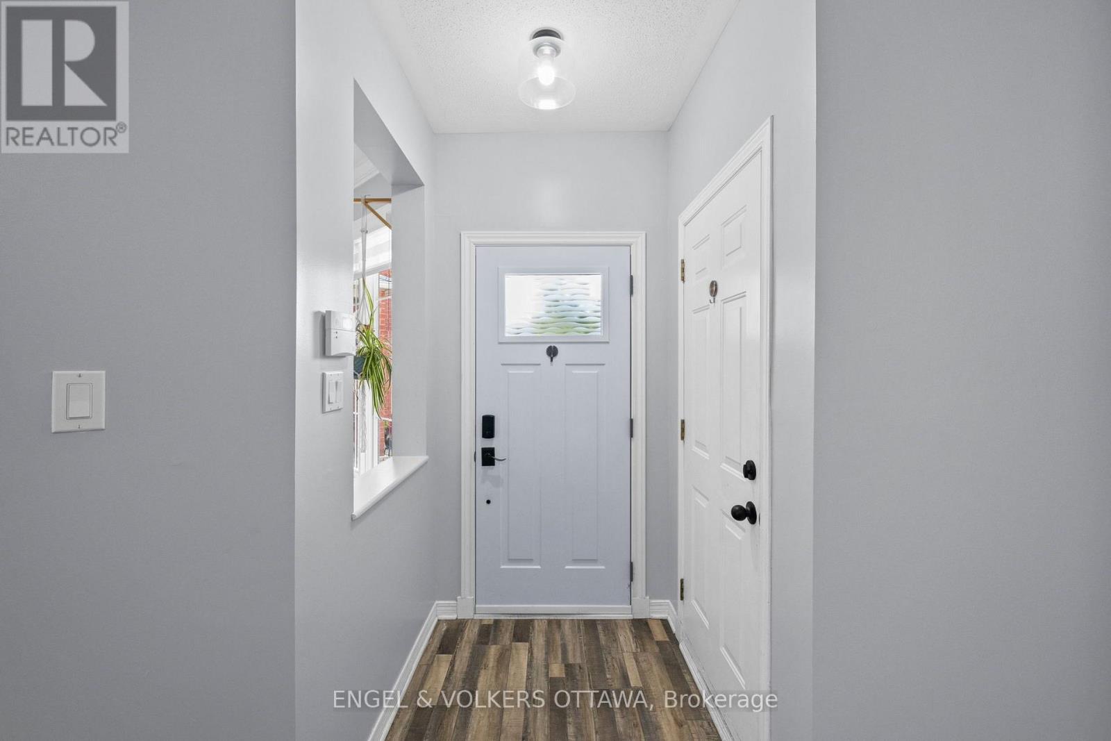 1121 Rocky Harbour Crescent Property Photo 4