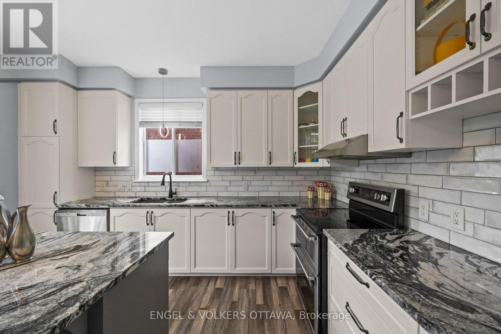 1121 Rocky Harbour Crescent Property Photo 10
