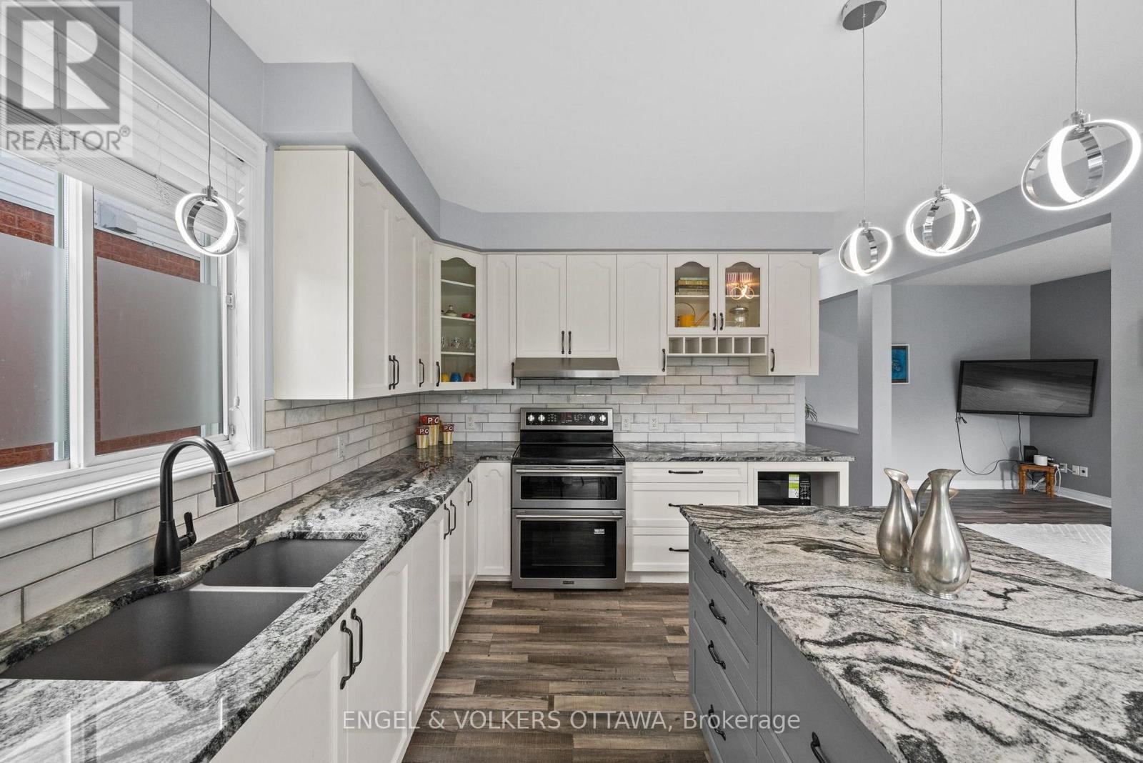 1121 Rocky Harbour Crescent Property Photo 12