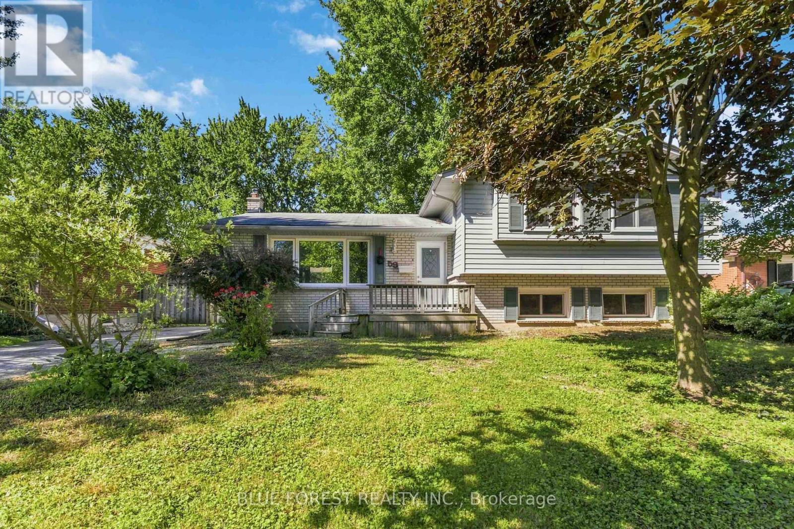 59 SCOTCHPINE CRESCENT