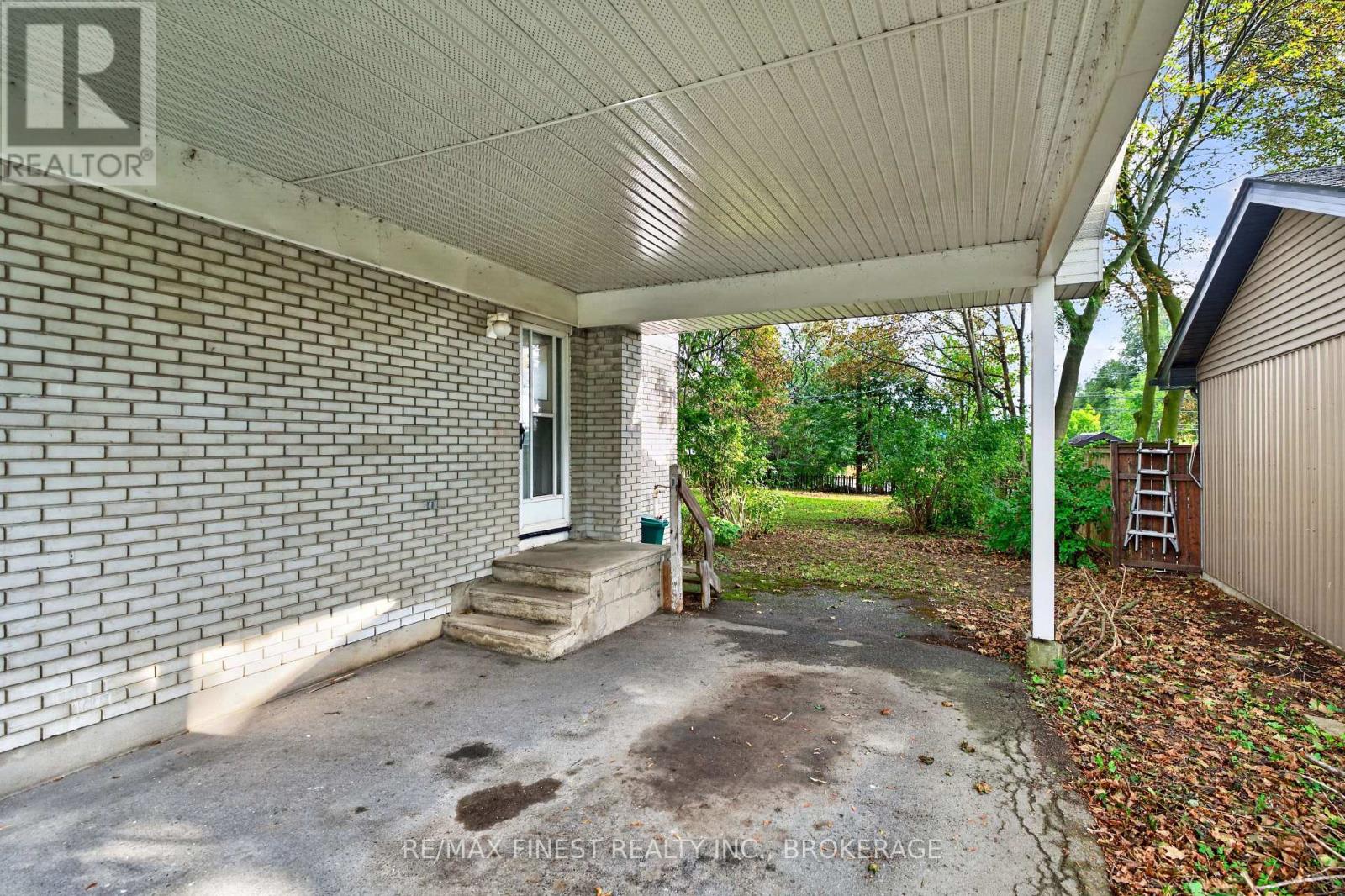 92 Cliff Crescent Property Photo 4
