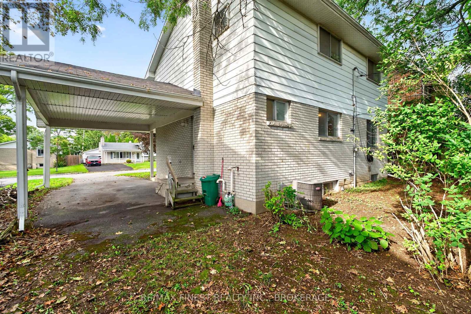 92 Cliff Crescent Property Photo 8