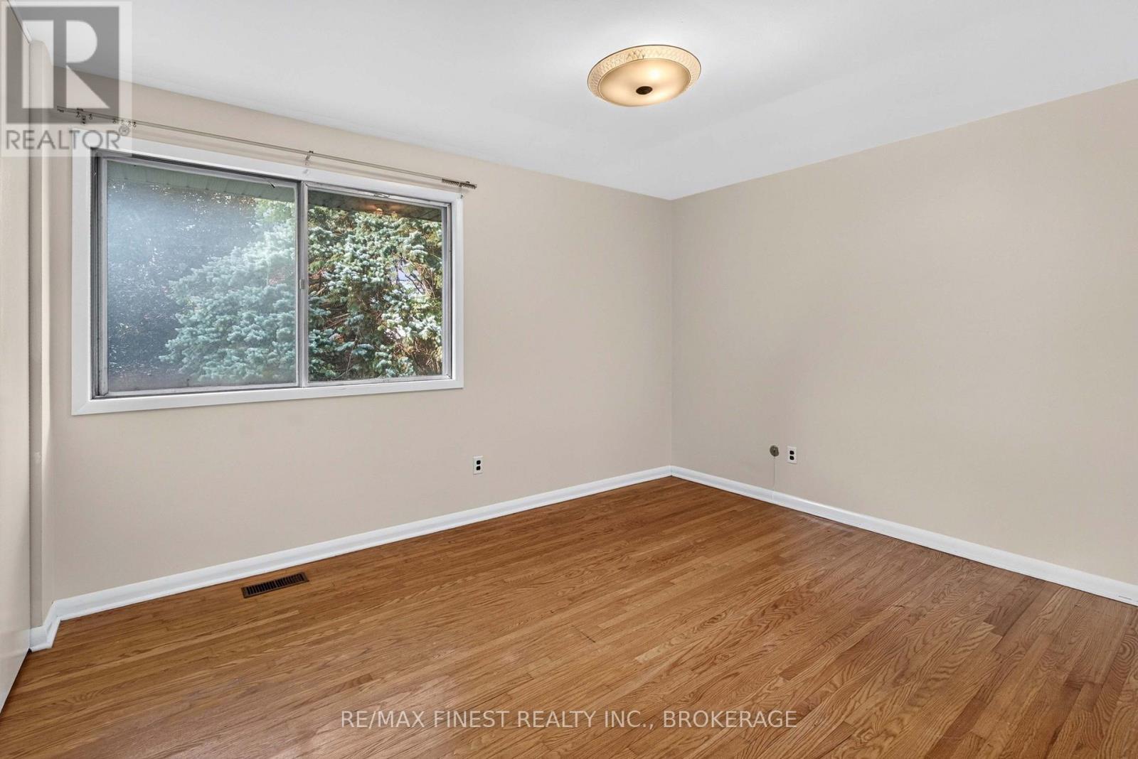 92 Cliff Crescent Property Photo 26