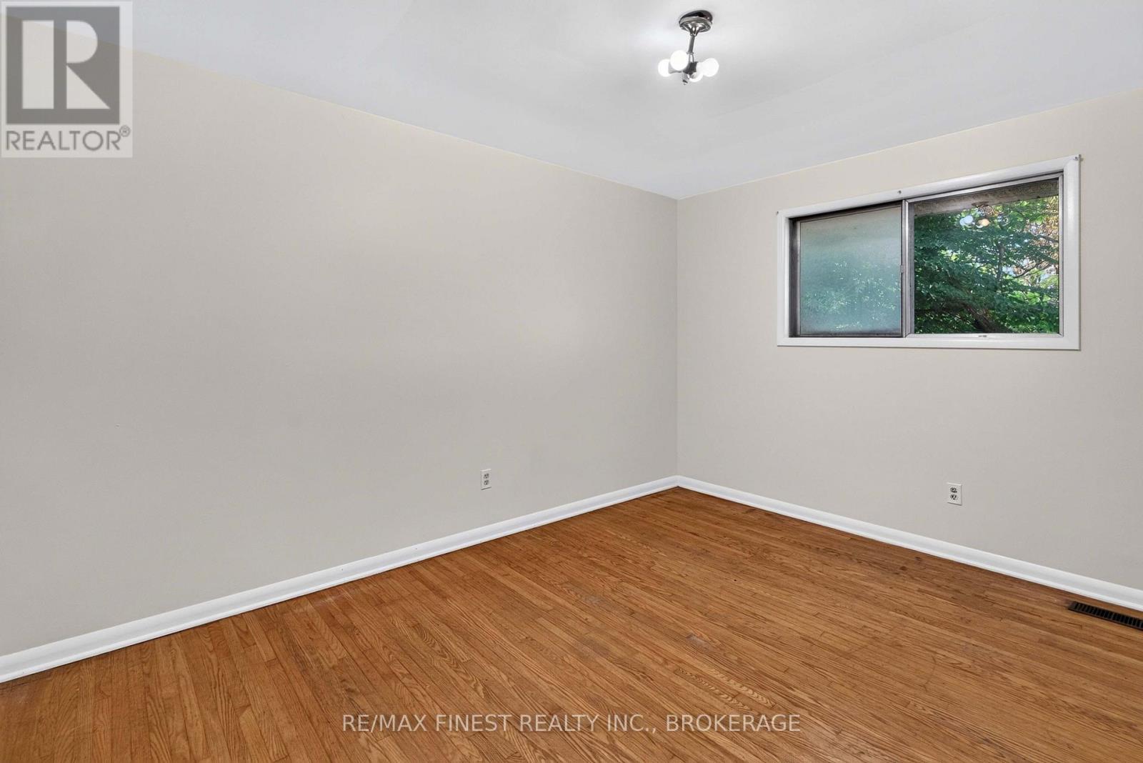 92 Cliff Crescent Property Photo 28