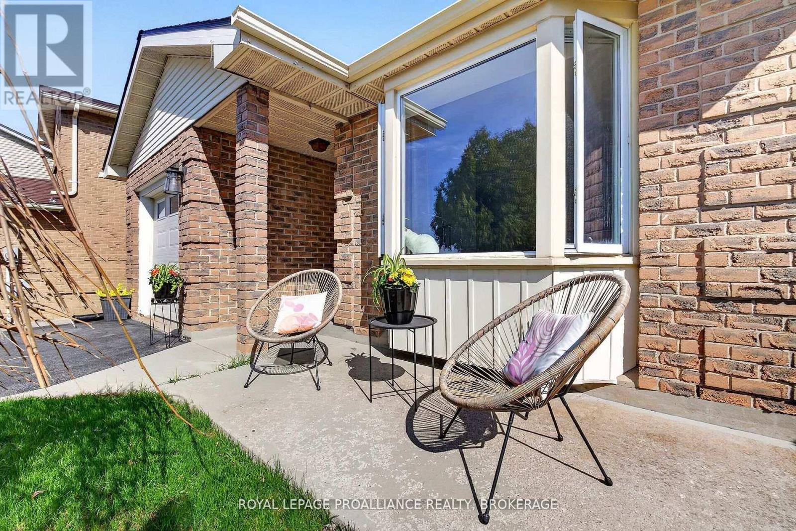 16 Grenadier Drive Property Photo 4