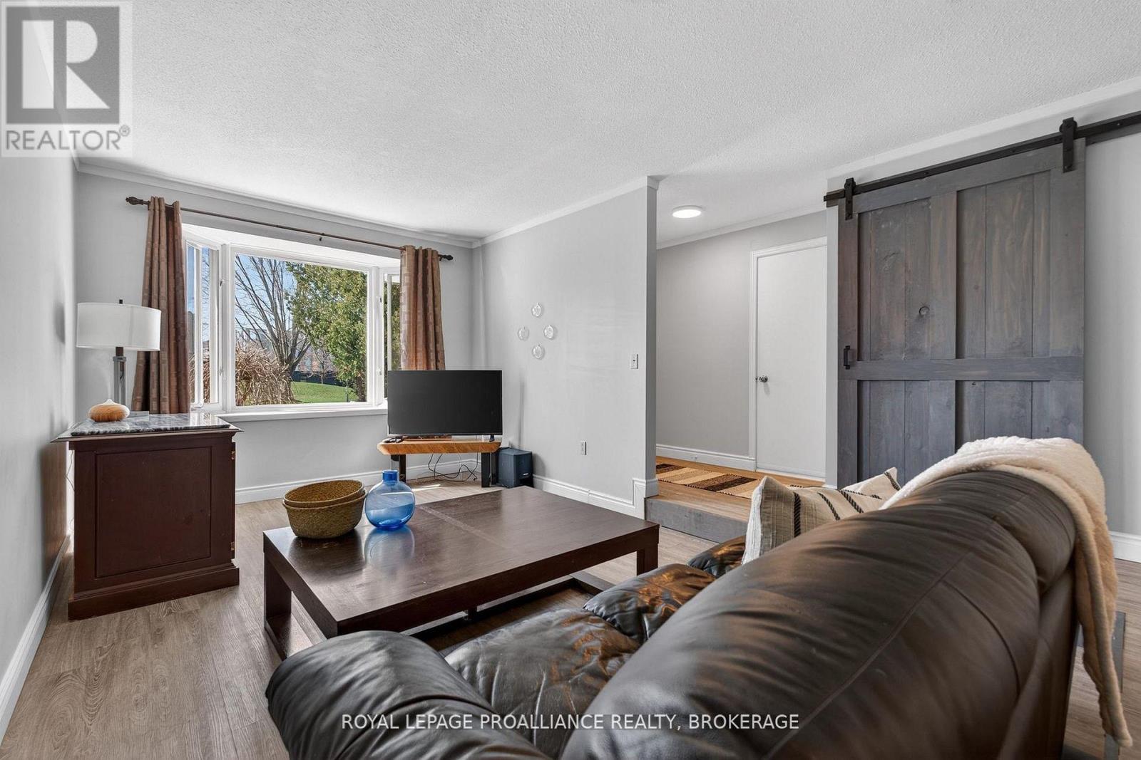 16 Grenadier Drive Property Photo 7