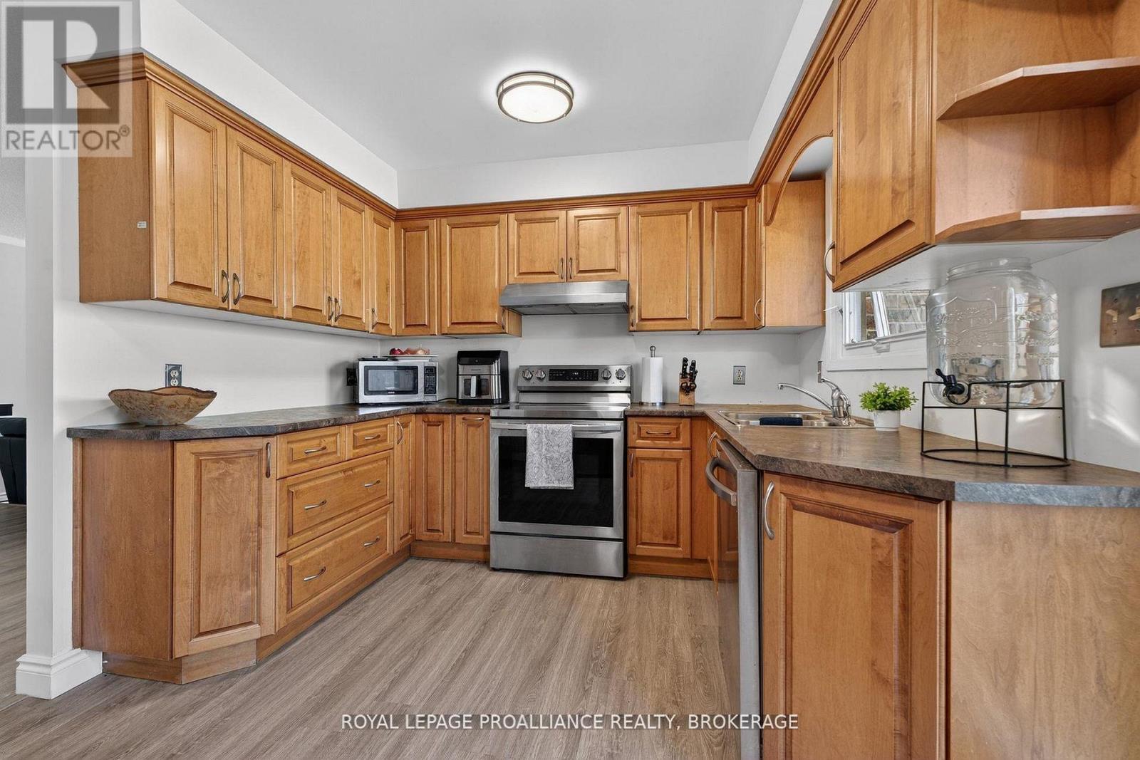 16 Grenadier Drive Property Photo 12