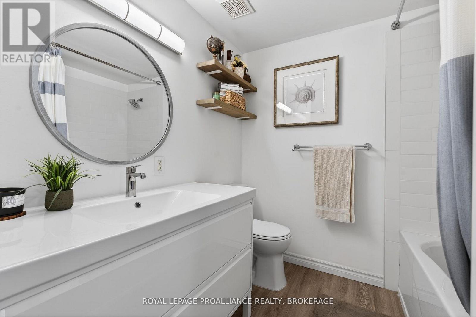 16 Grenadier Drive Property Photo 20