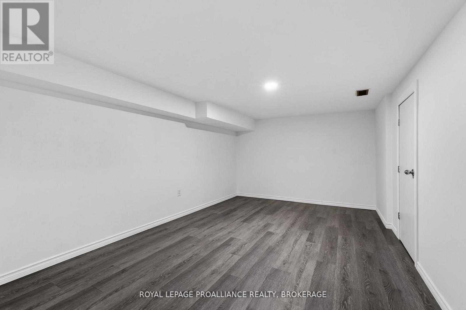 16 Grenadier Drive Property Photo 27