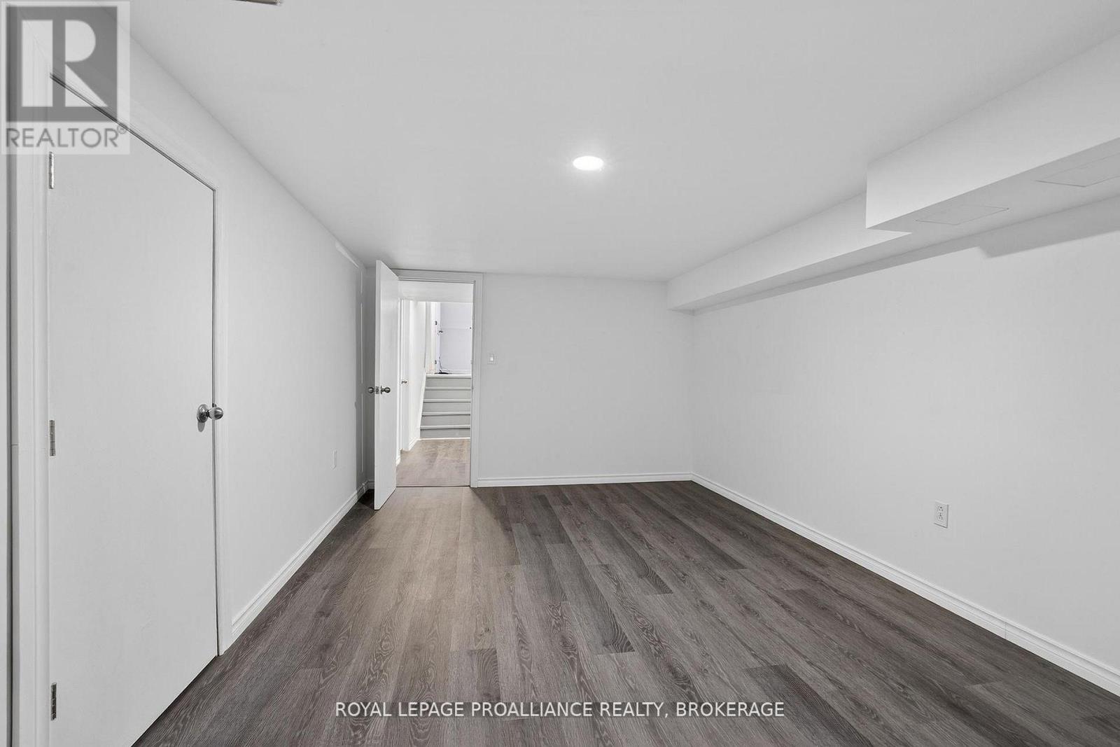16 Grenadier Drive Property Photo 29