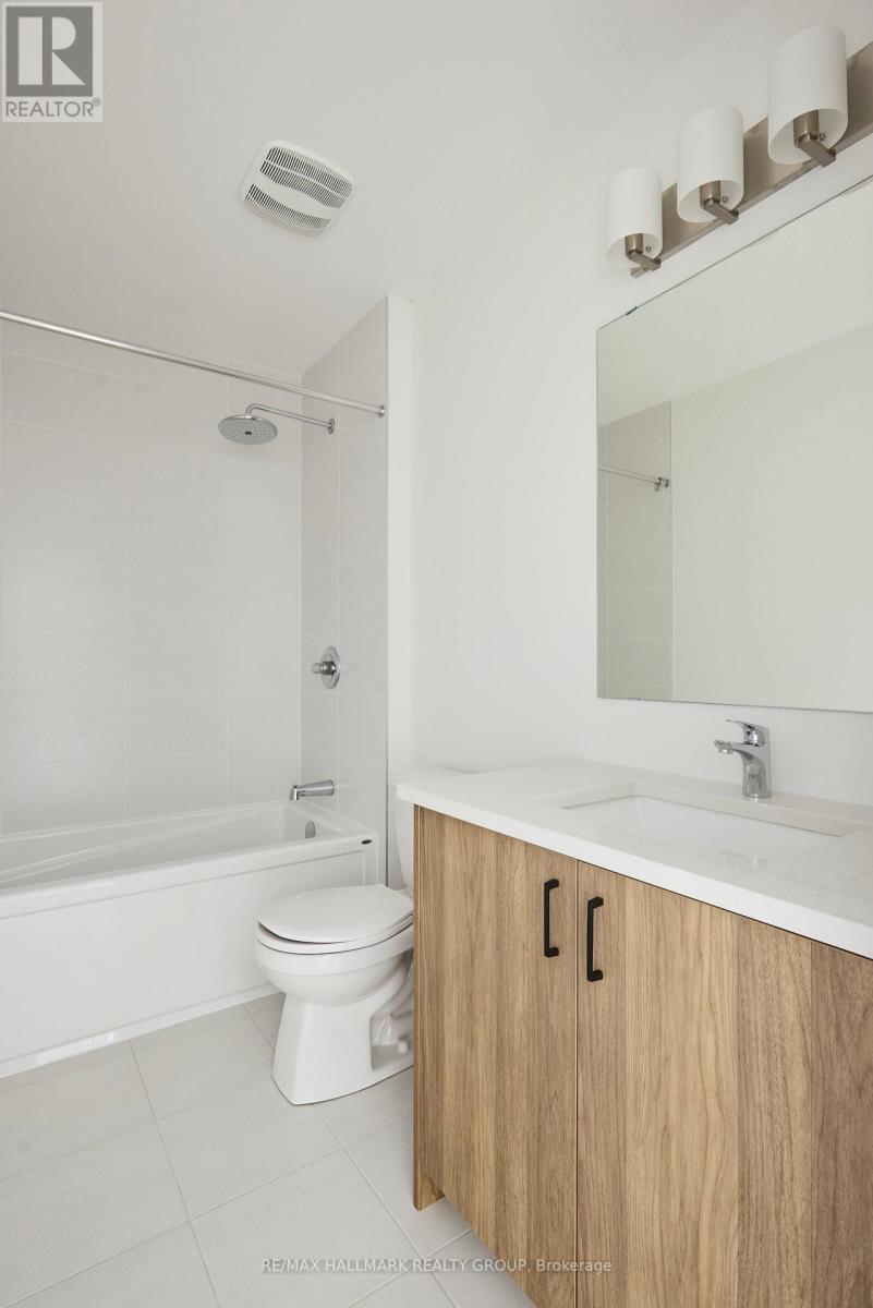 547 Roundhouse Crescent Property Photo 13