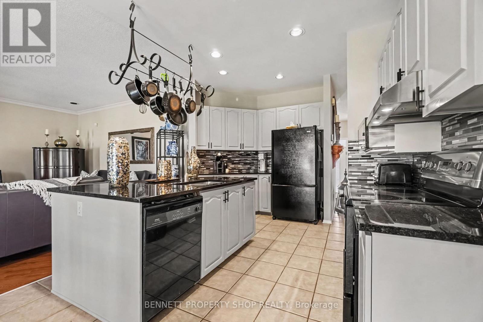 21 Summerwind Crescent Property Photo 8