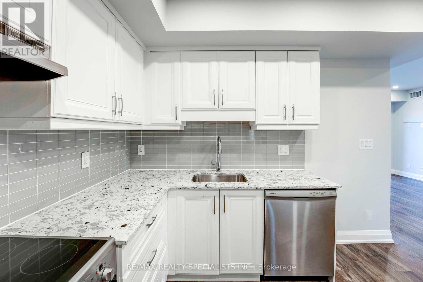 506 - 5698 Main Street Property Photo 8