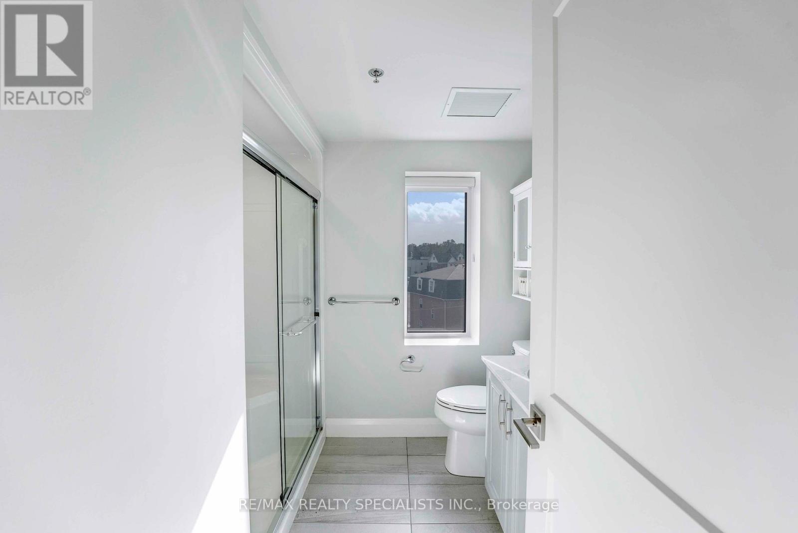 506 - 5698 Main Street Property Photo 14