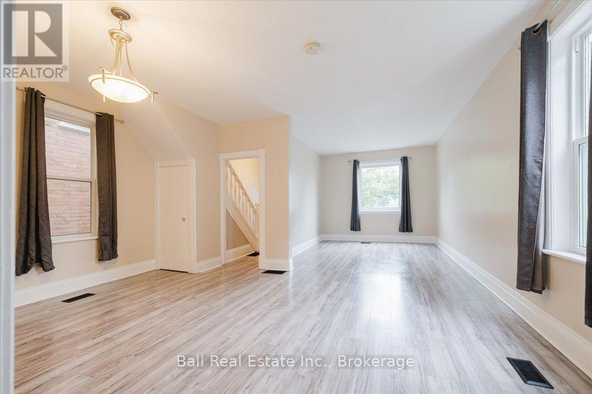47 Park Street S Property Photo 6