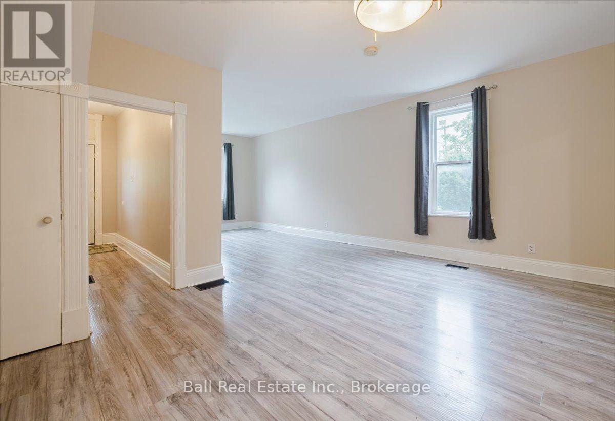 47 Park Street S Property Photo 7