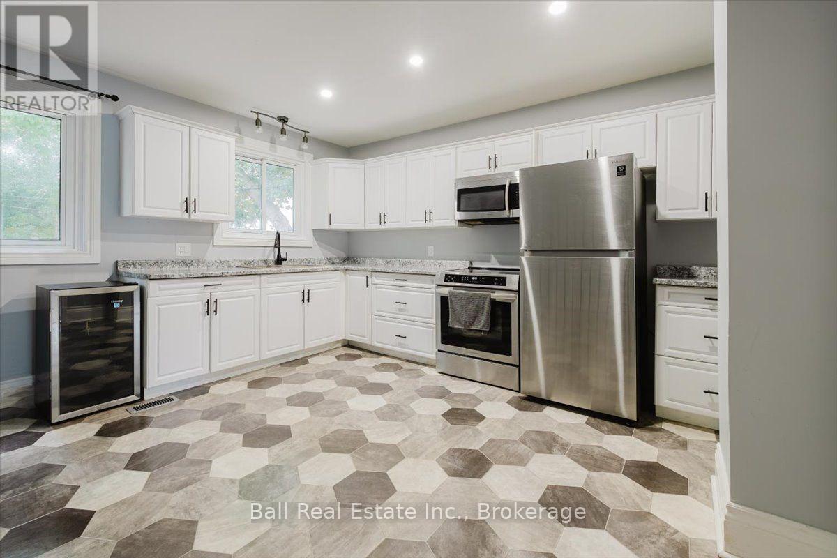 47 Park Street S Property Photo 10