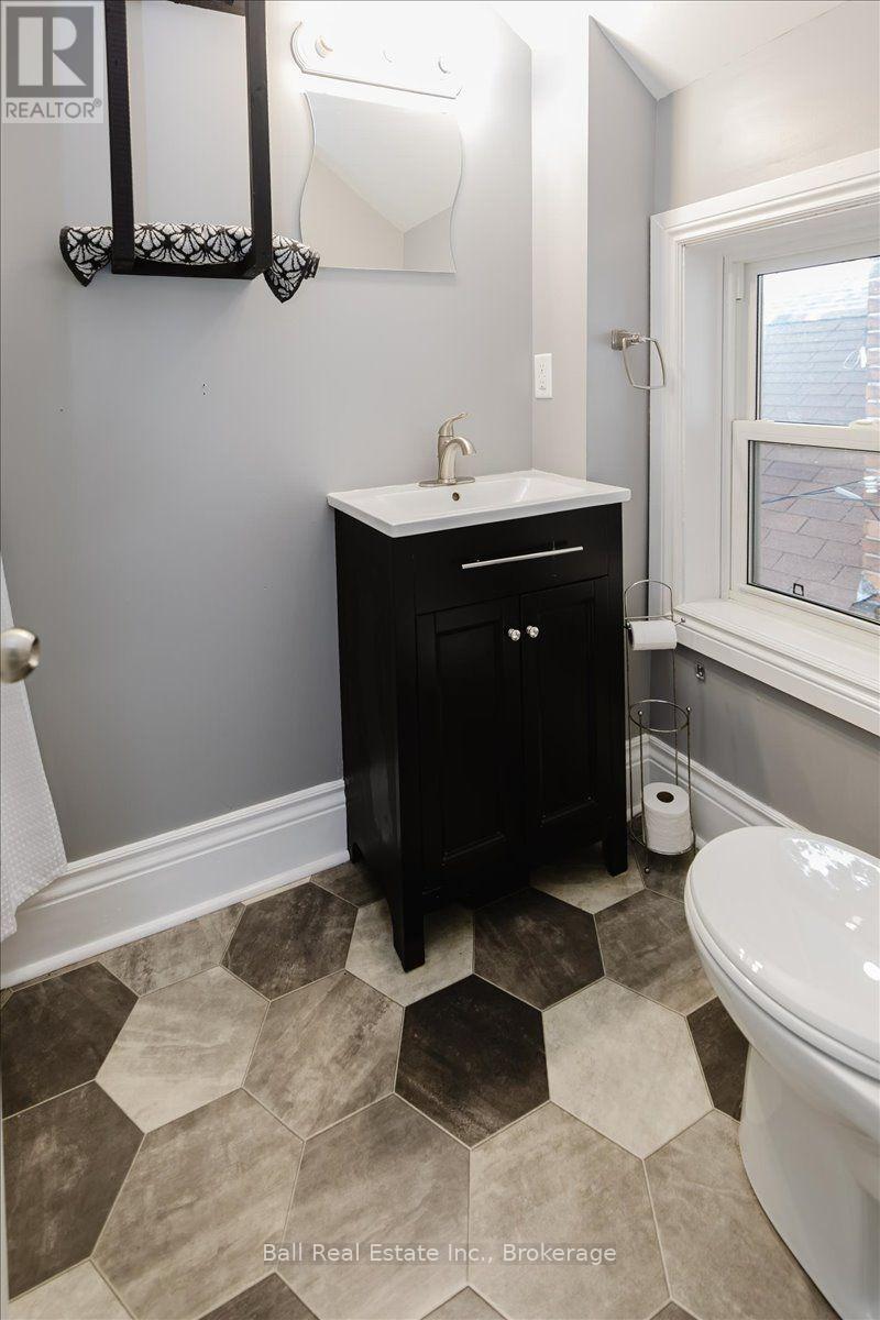 47 Park Street S Property Photo 15