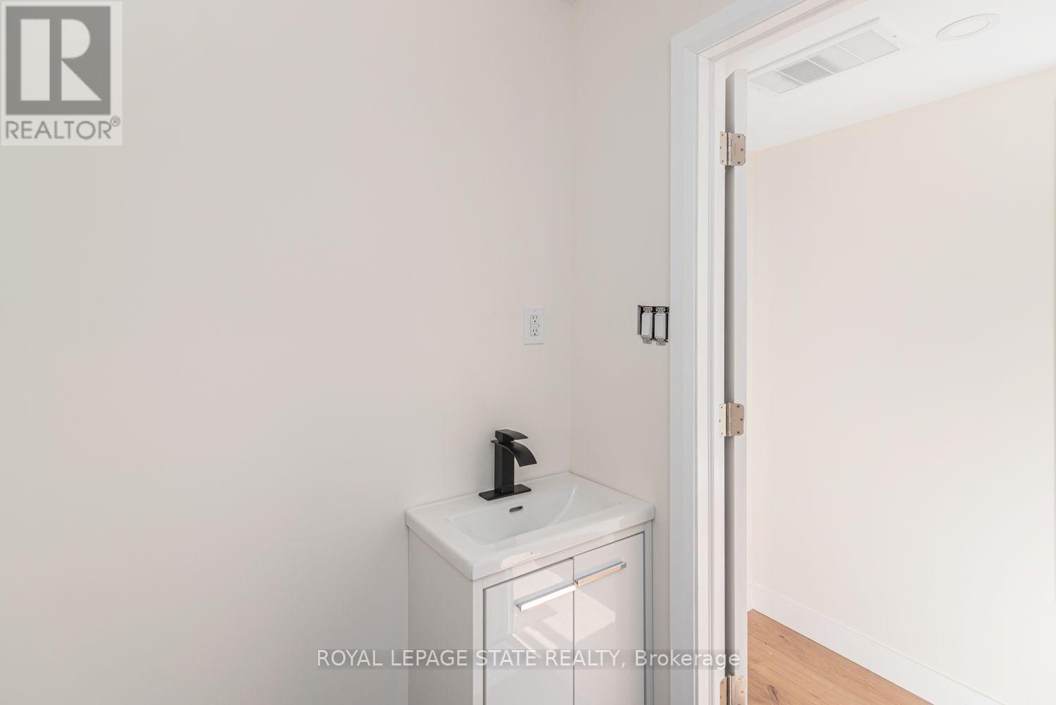 60 William Street Property Photo 43